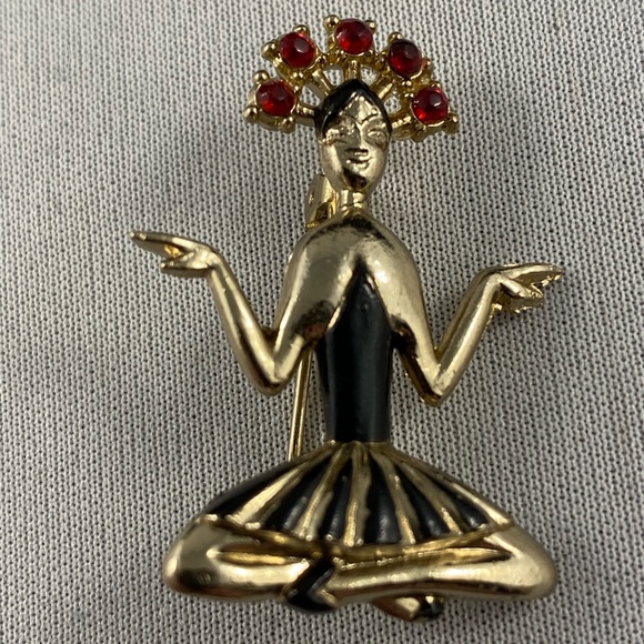 Jewelry - Vintage Asian Princess gold tone brooch with black enamel and red rhinestones